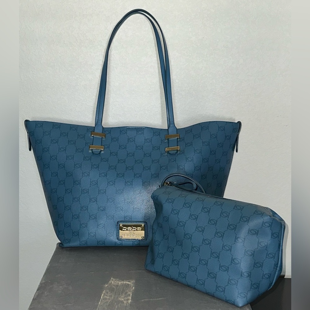 BEBE blue w/ gold tote 20” x 12” w/ matching cosmo bag excellent condition
